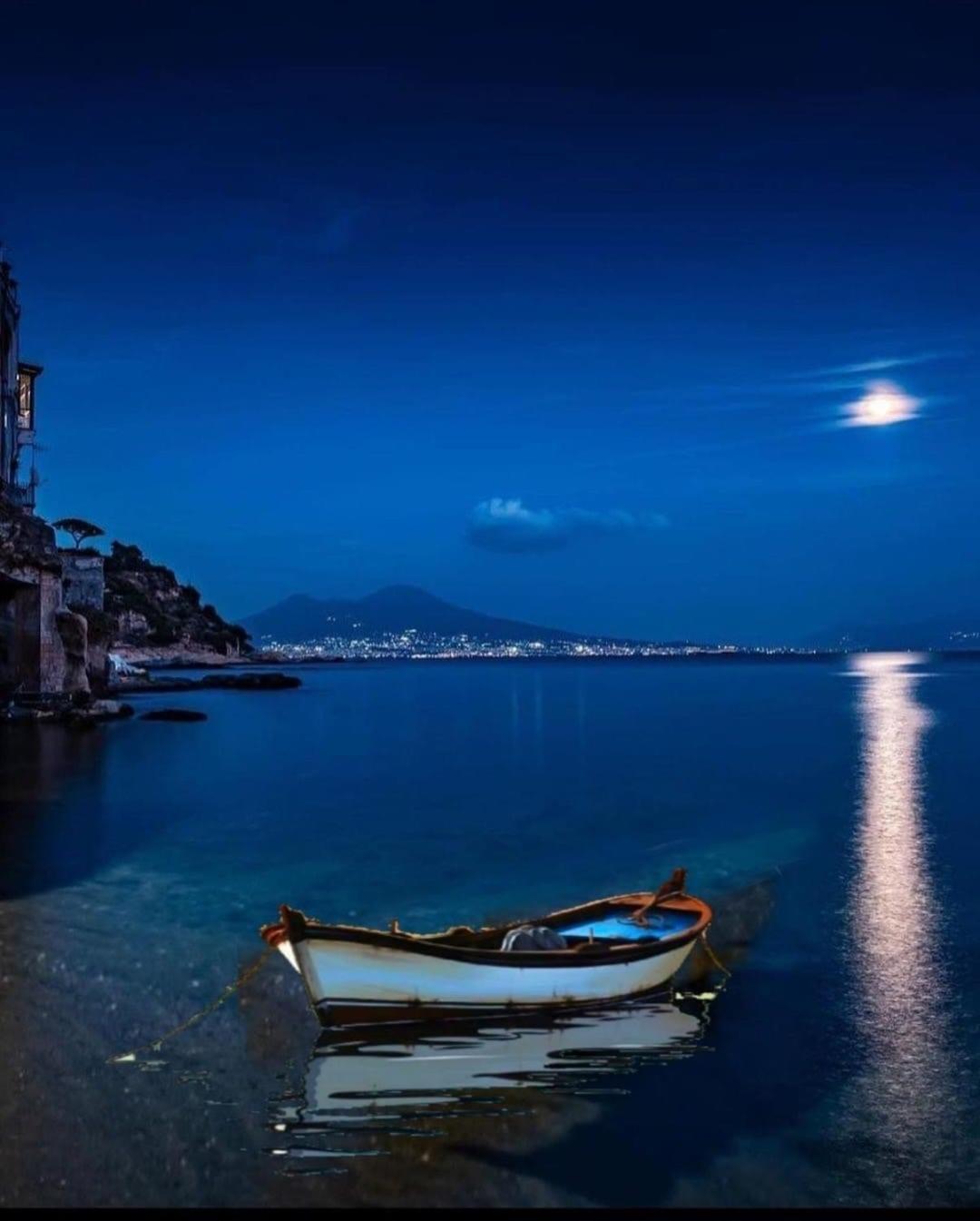 Holiday Home Un Posto Solare Napels Buitenkant foto