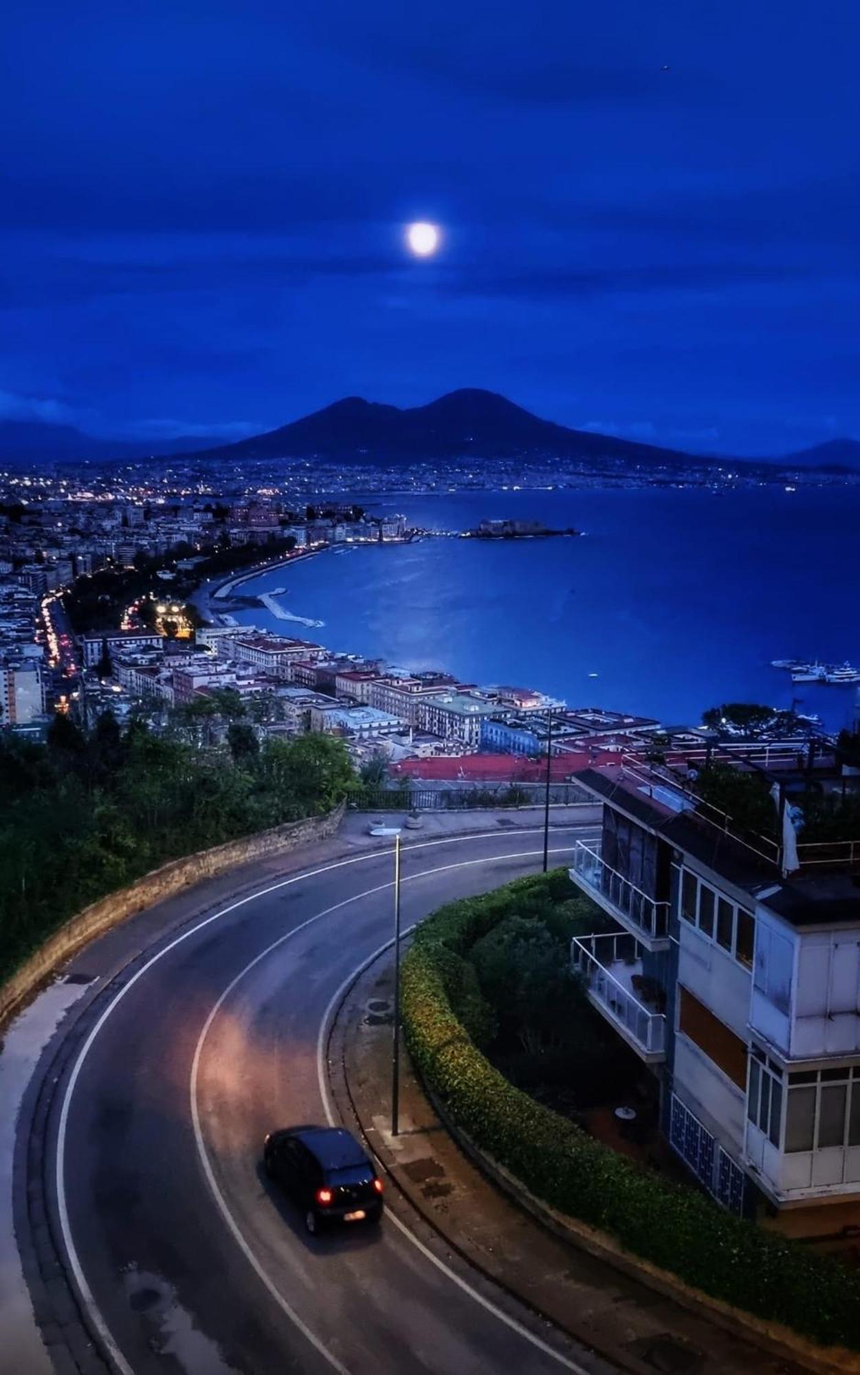 Holiday Home Un Posto Solare Napels Buitenkant foto
